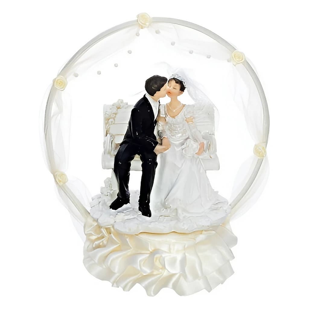 Fig. Newly-Weds on Bench 18 cm Cream