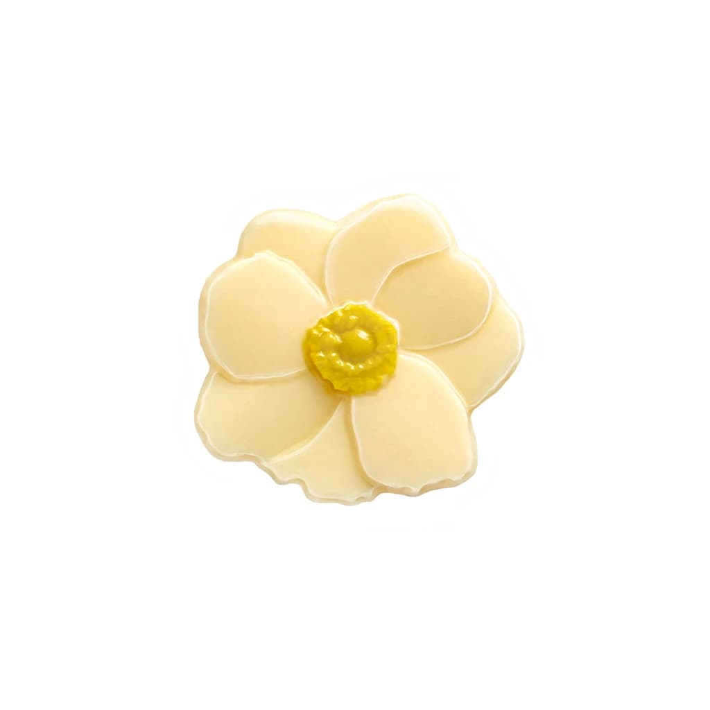 Choc. Decor. Magnolia flower white 30 × 34 mm (210 pcs)